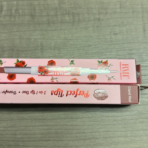 ❌SOLD OUT ❌🔥2-in-1lip duo Romantic Beauty 🔥 - Picture 8 of 11